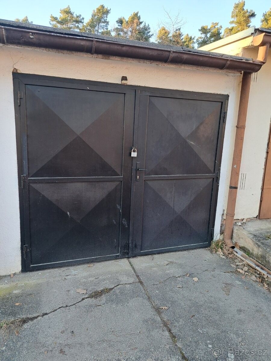 Garáže, Zliv, 373 44