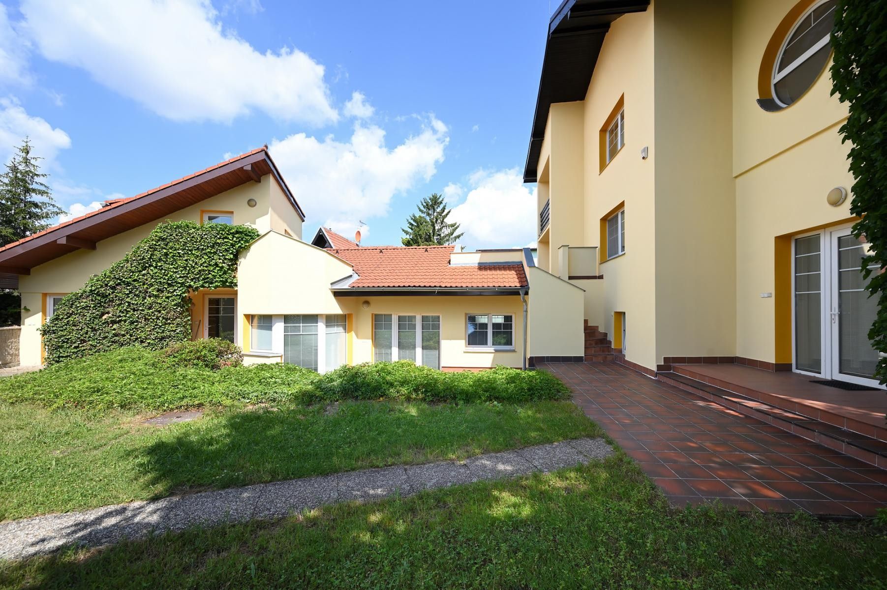Vily, 7. května, Praha, 454 m² - 2