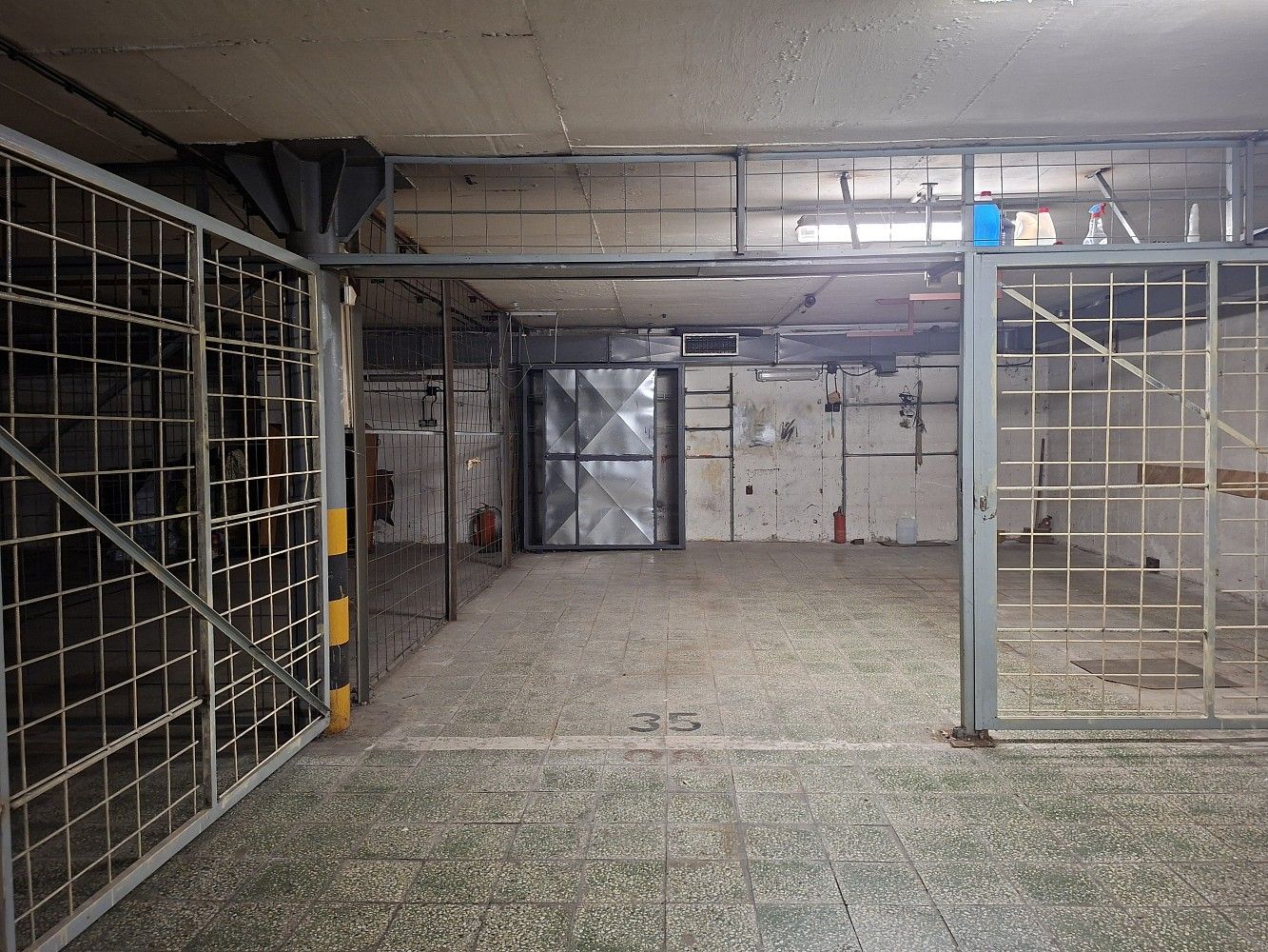 Pronájem garáž - Praha 10 - Strašnice, 16 m² - 5