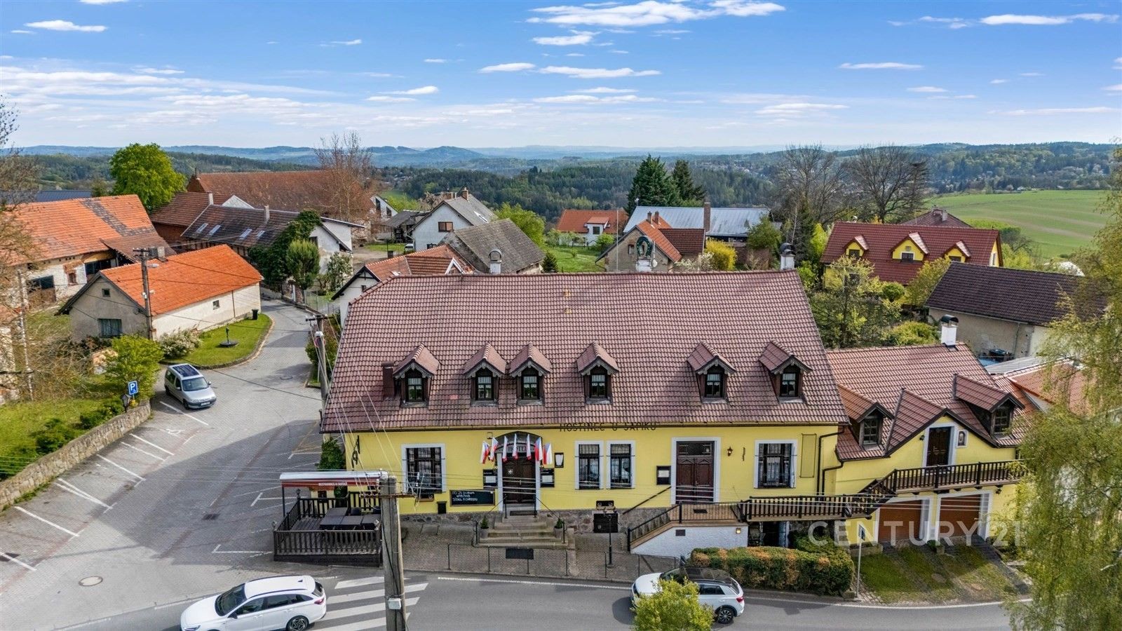 Restaurace, 592 m²