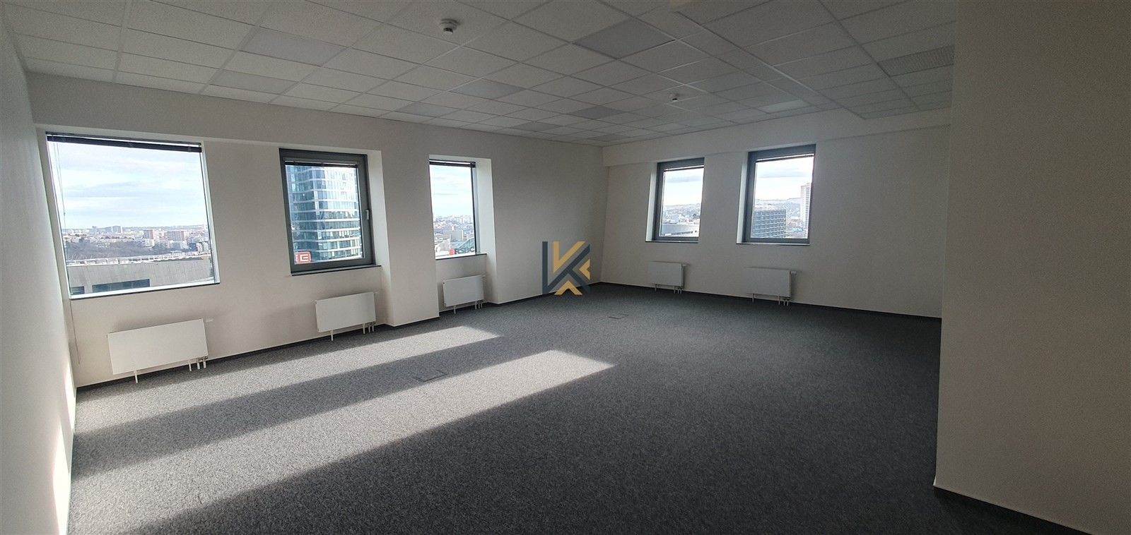 Pronájem kancelář - Vyskočilova, Praha, 213 m²