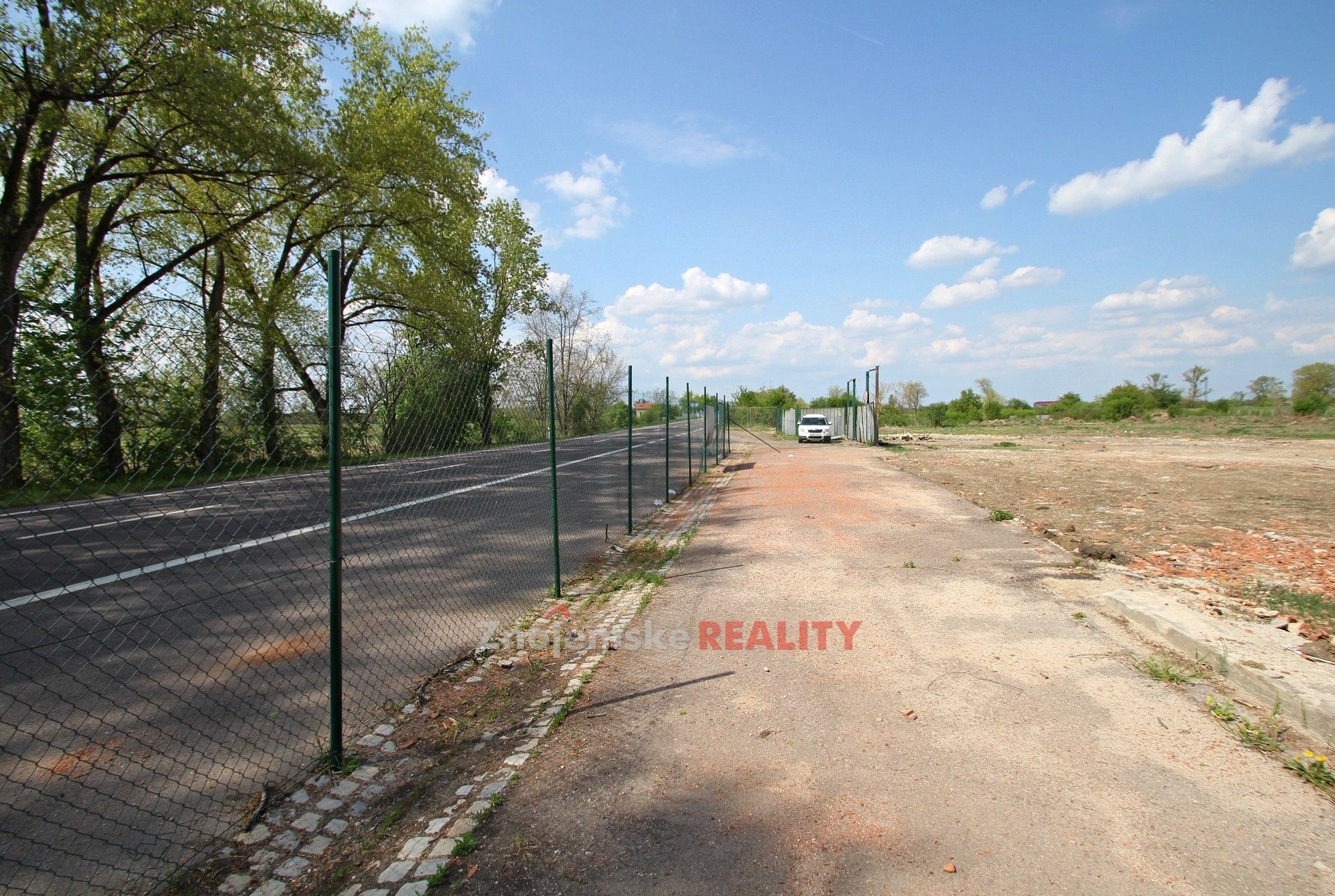 Komerční pozemek · Hevlín - 3