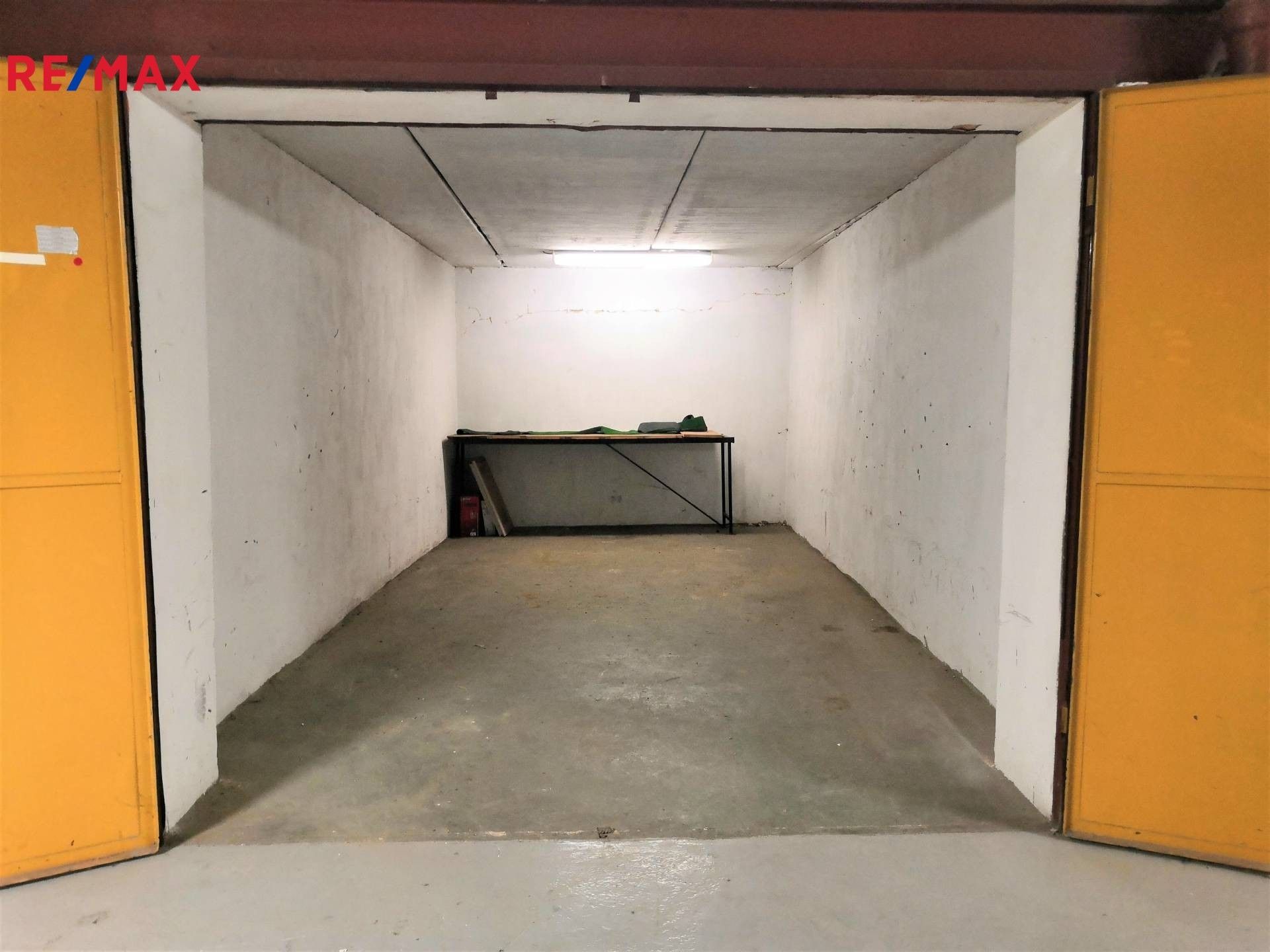 Garáže, K Ládví, Praha, 17 m²