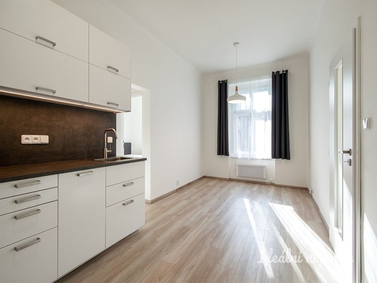 2+kk, Jindřicha Plachty, Praha, 40 m² - 2
