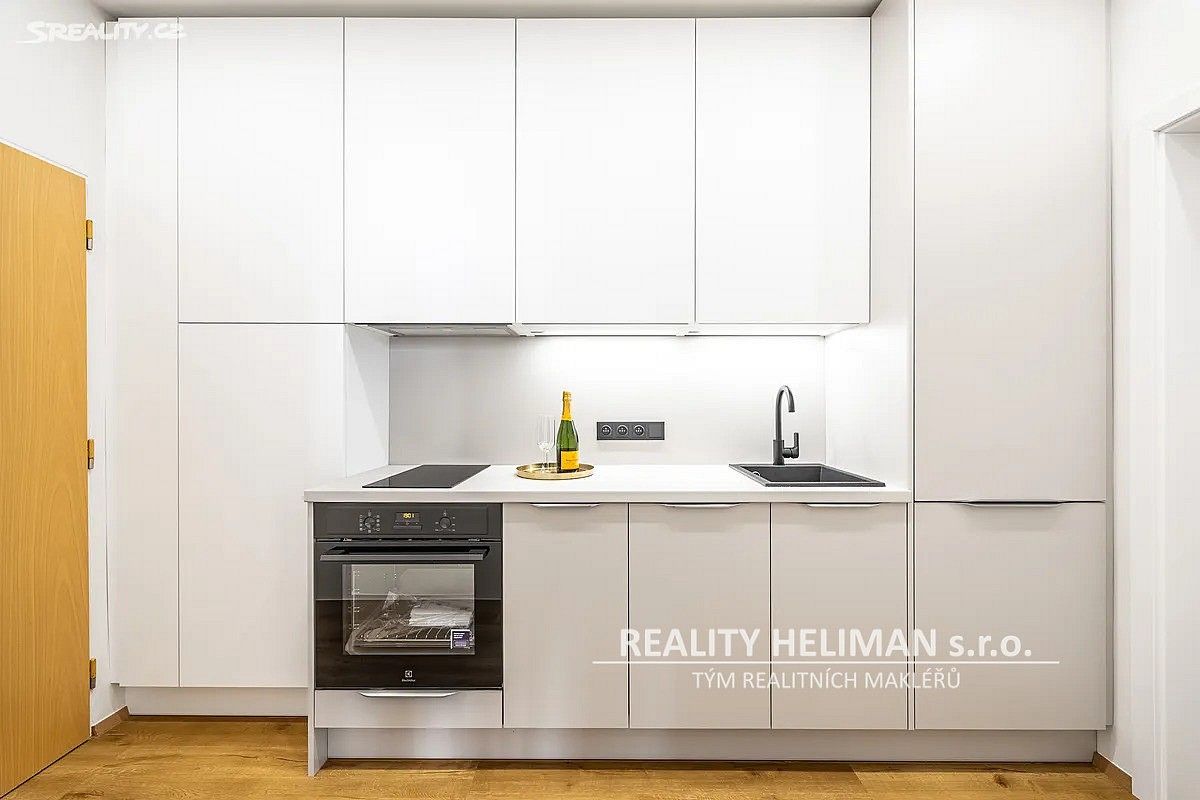 Byt 1+kk · 34 m² · Praha - Nusle, okres Praha 4, Hlavní město Praha - 3