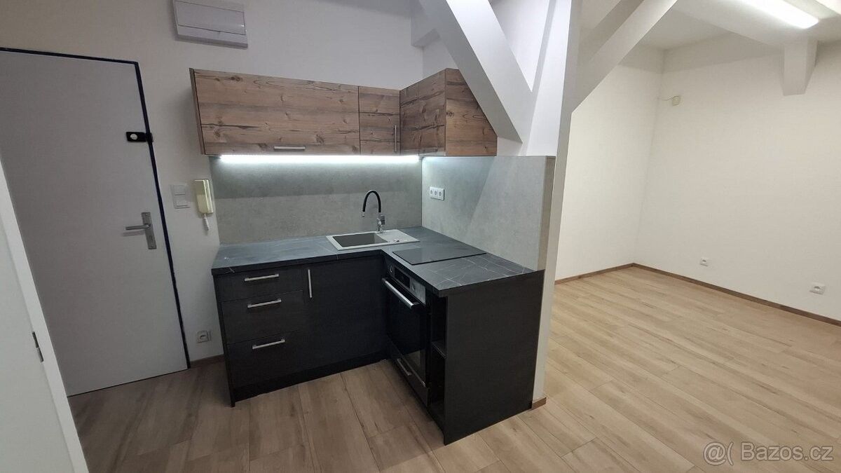 Byty, Karlovy Vary, 360 17