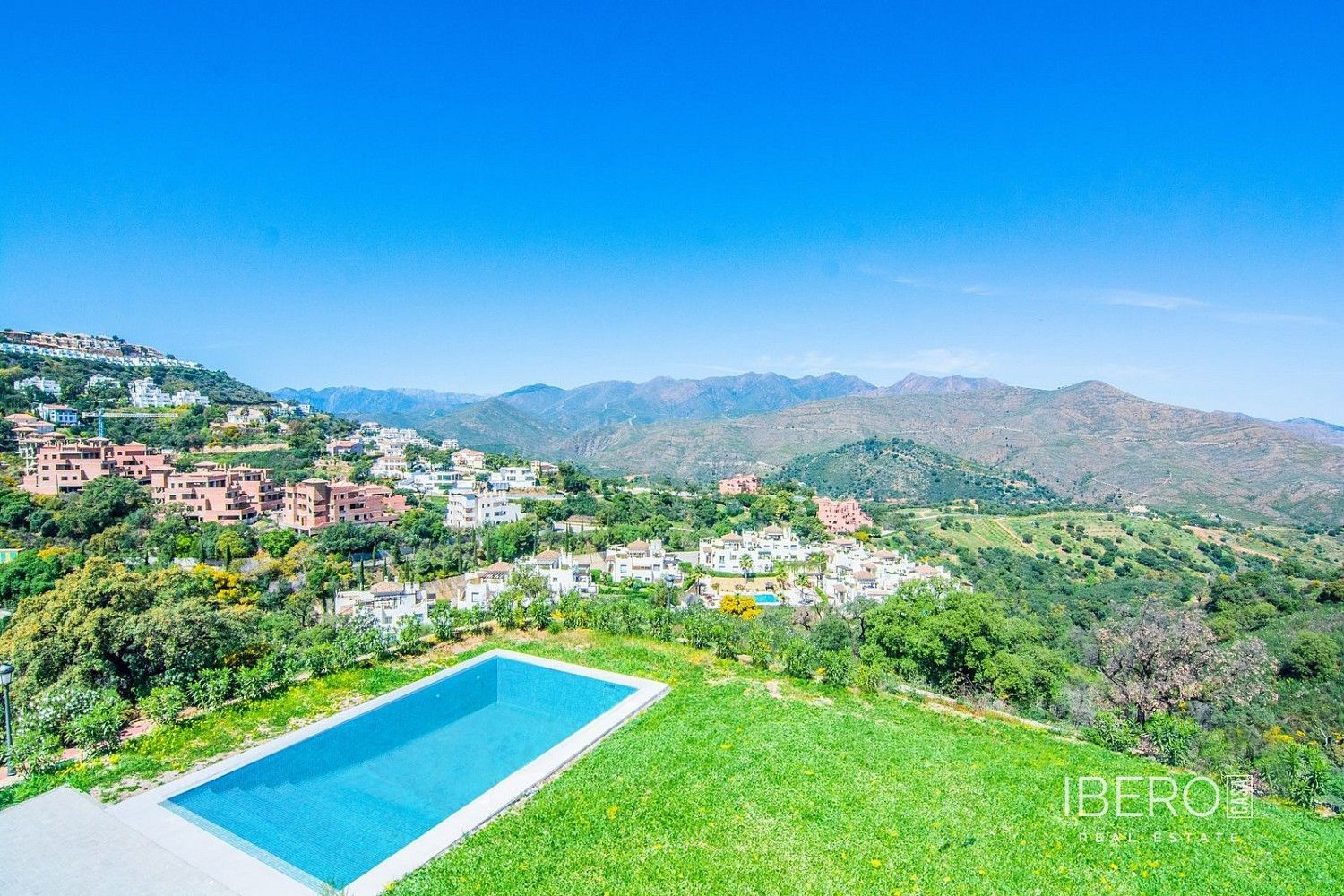 Prodej rodinný dům - La Mairena, ES, 573 m² - 2