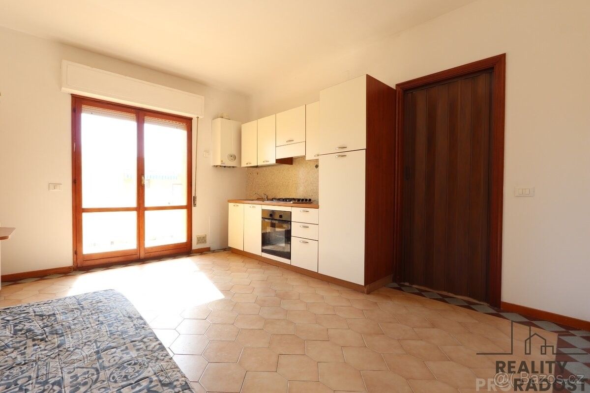 Byty, 987 66, Zahraničí