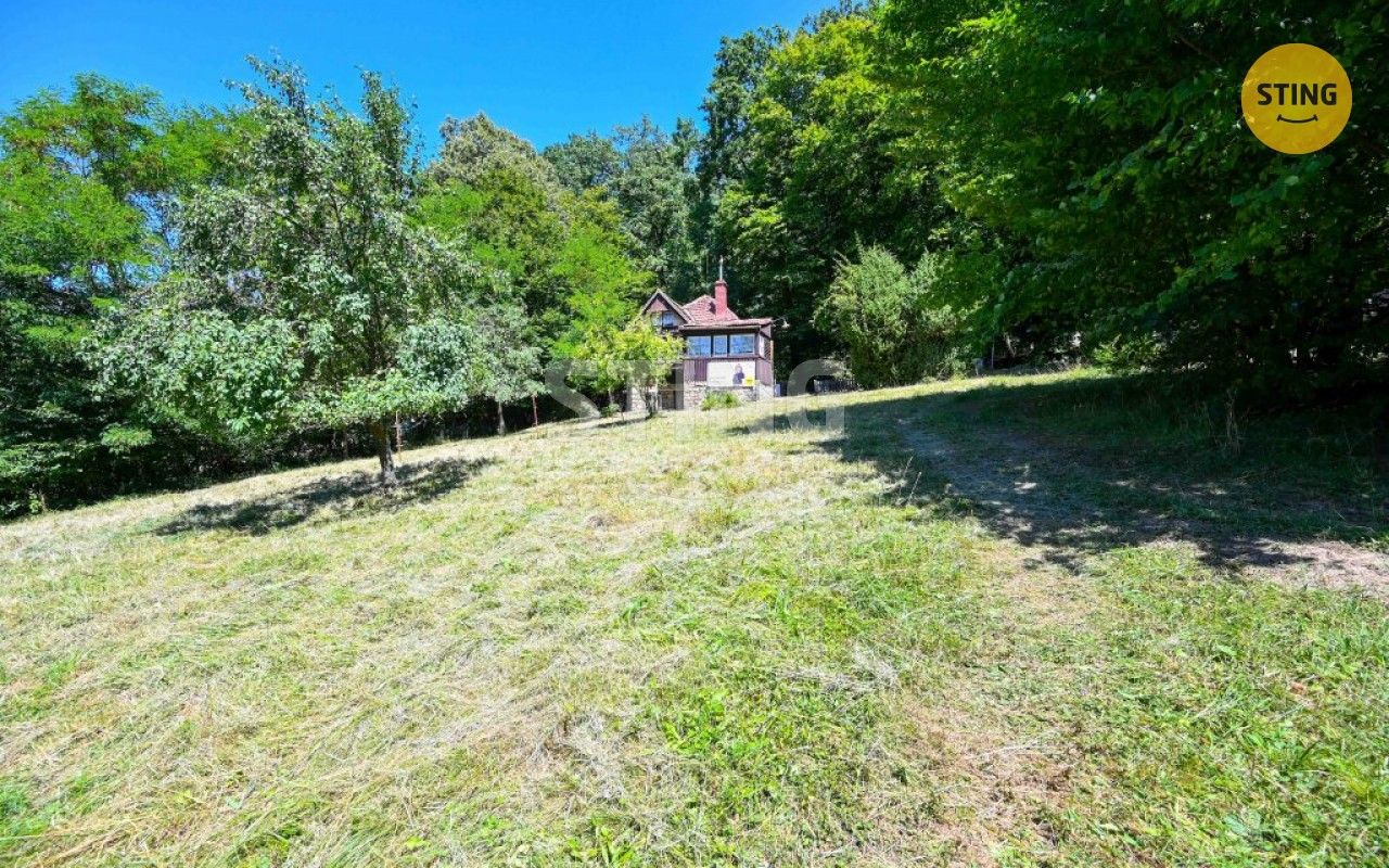 Pozemek, 833 m²