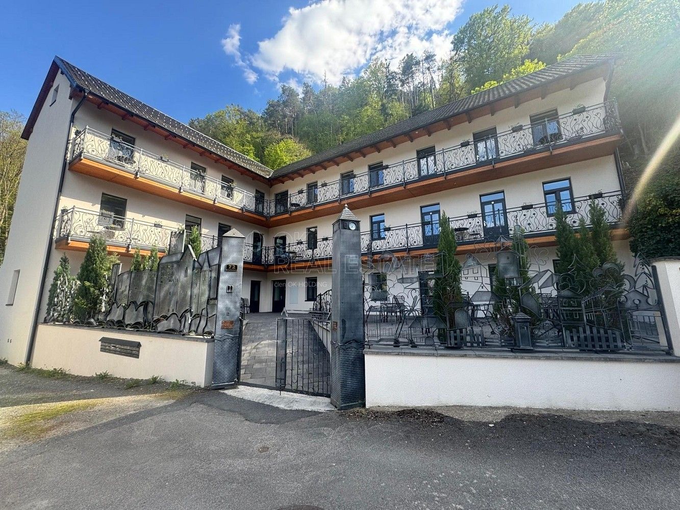 Restaurace, 100 m²