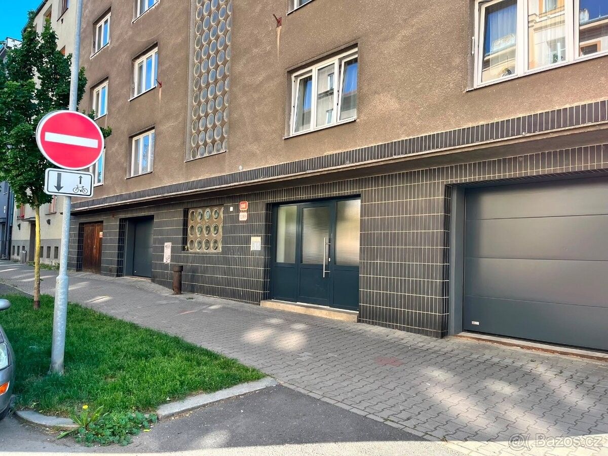 Garáže, Plzeň, 326 00