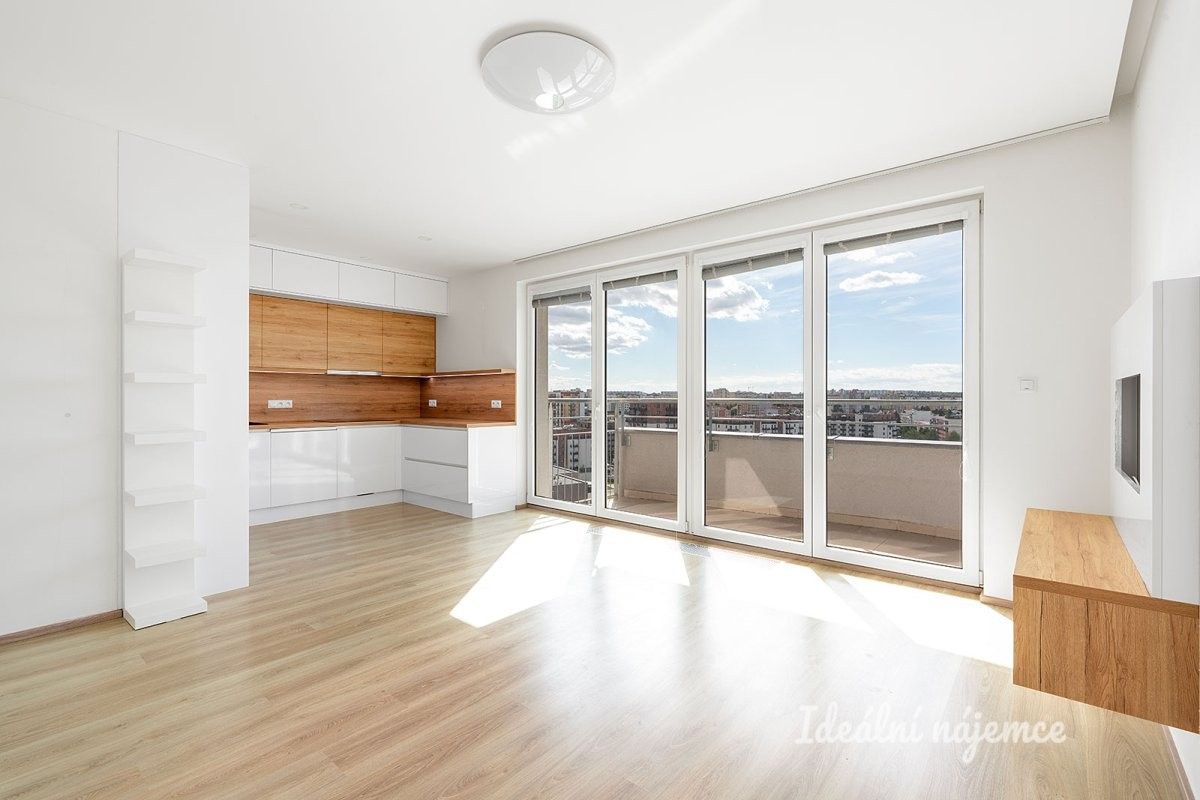Pronájem byt 3+kk - Hlučkova, Praha, 79 m² - 5