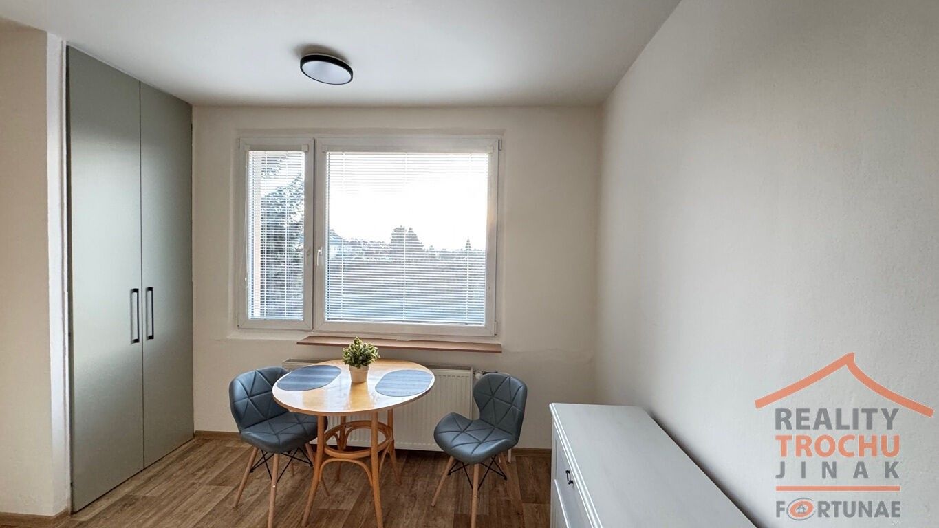 Pronájem byt 1+1 - Kyjevská, Hradec Králové Věkoše, 36 m² - 2