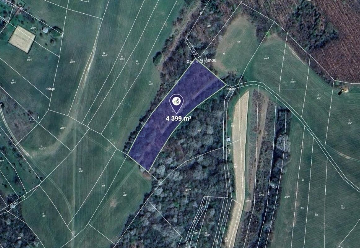 Louky, Košíky, 4 399 m²