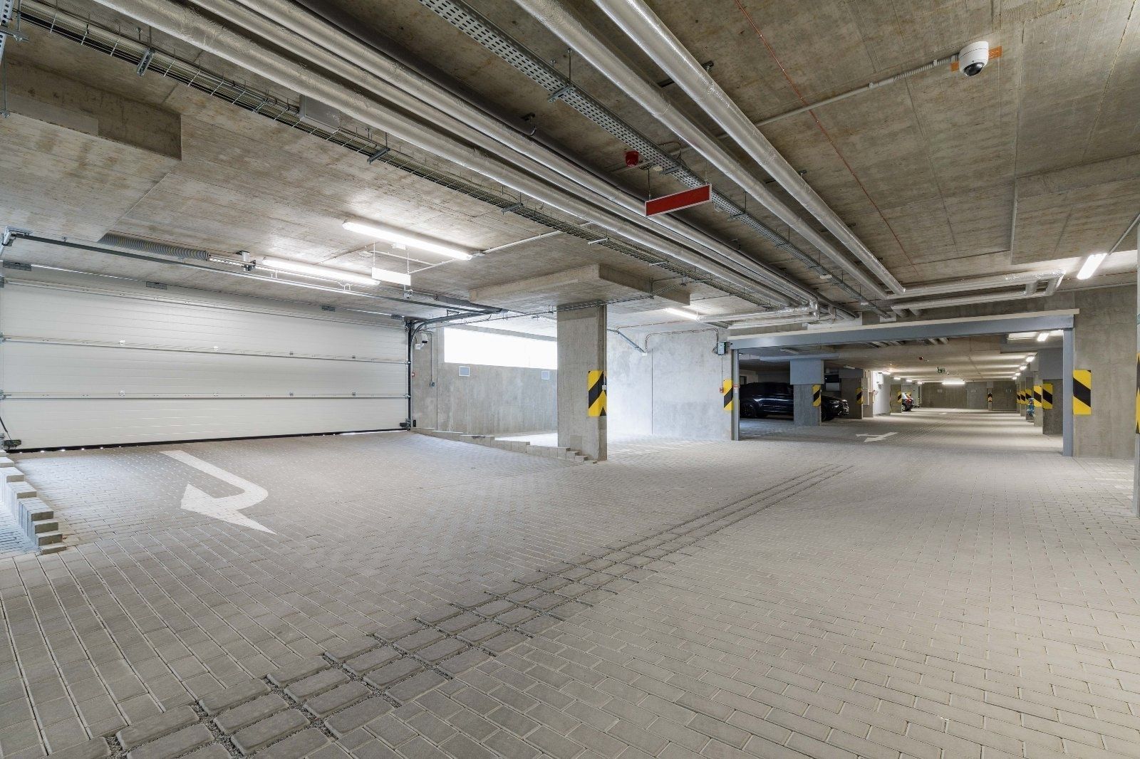 Pronájem garáž - U Pergamenky, Praha - Holešovice, 12 m² - 5