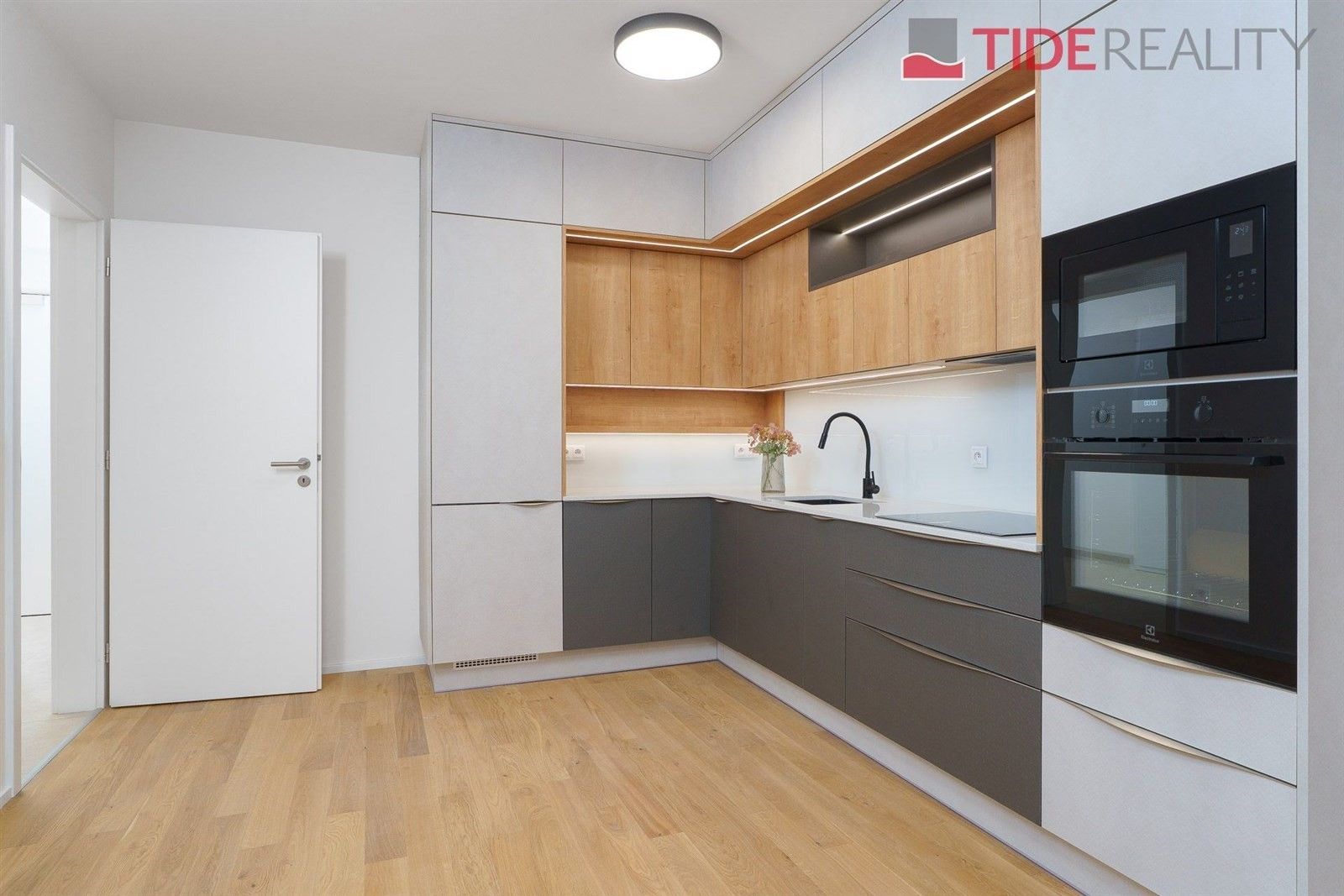 Pronájem byt 2+kk - Radimova, Praha, 61 m²