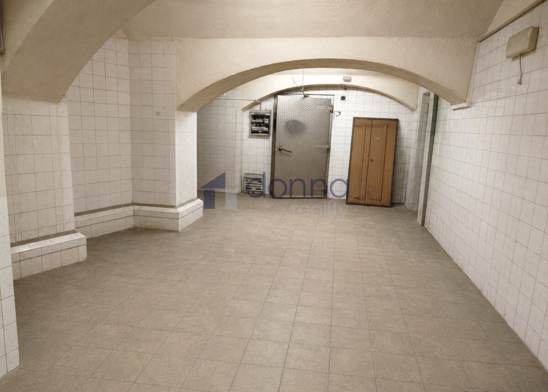 Sklady, náměstí Protifašistických bojovníků, Praha Uhříněves, 220 m² - 1