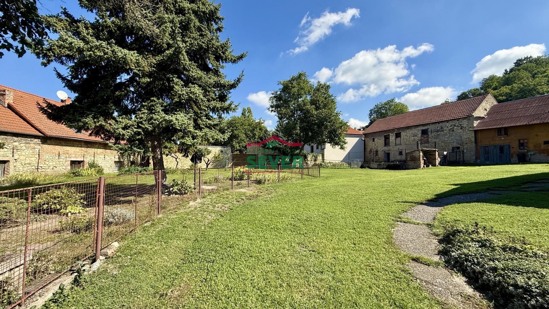 Rodinný dům · 241 m² · Levousy, Křesín - 4