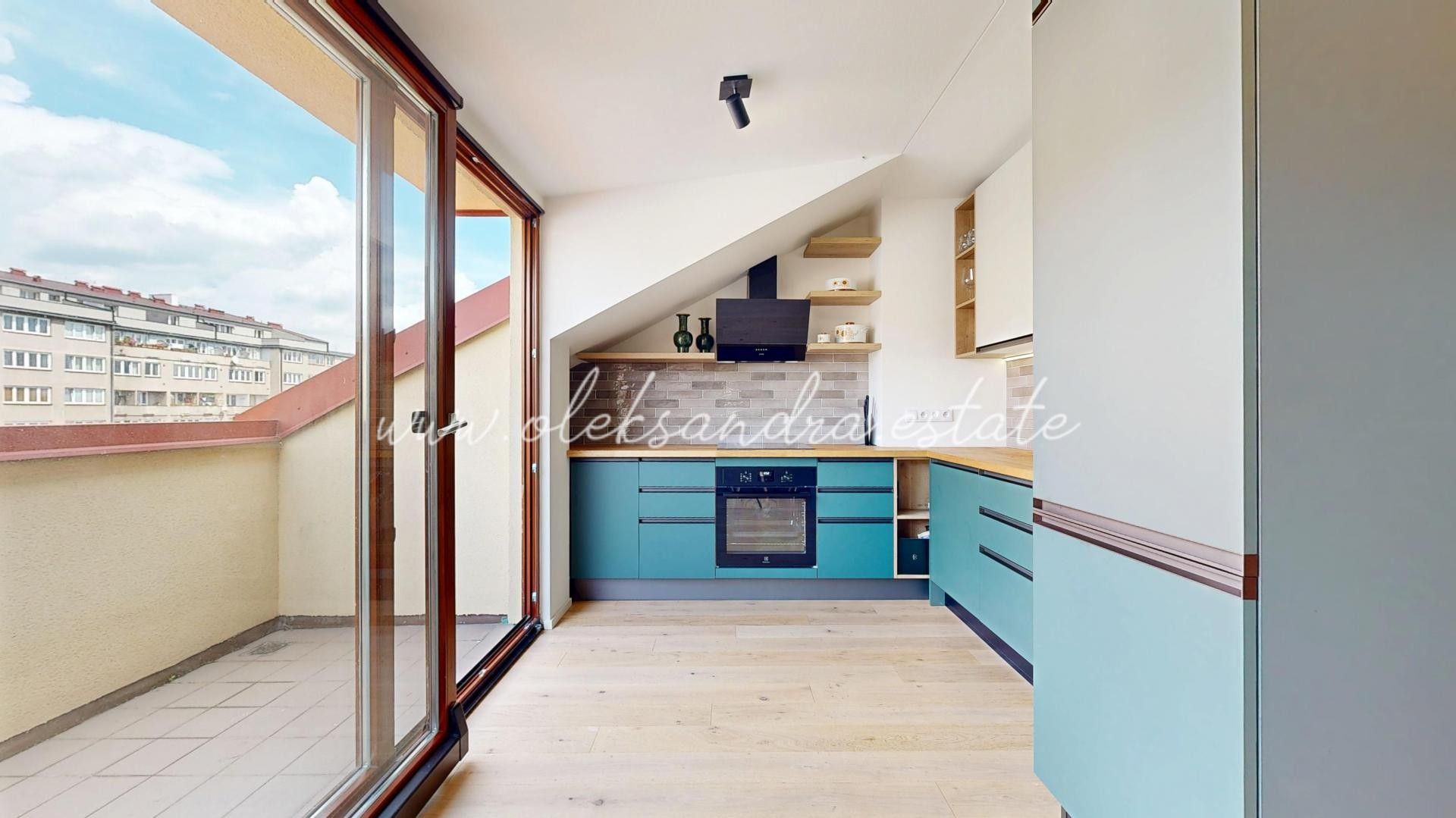 Prodej byt 3+1 - 28. pluku, Praha, 139 m²