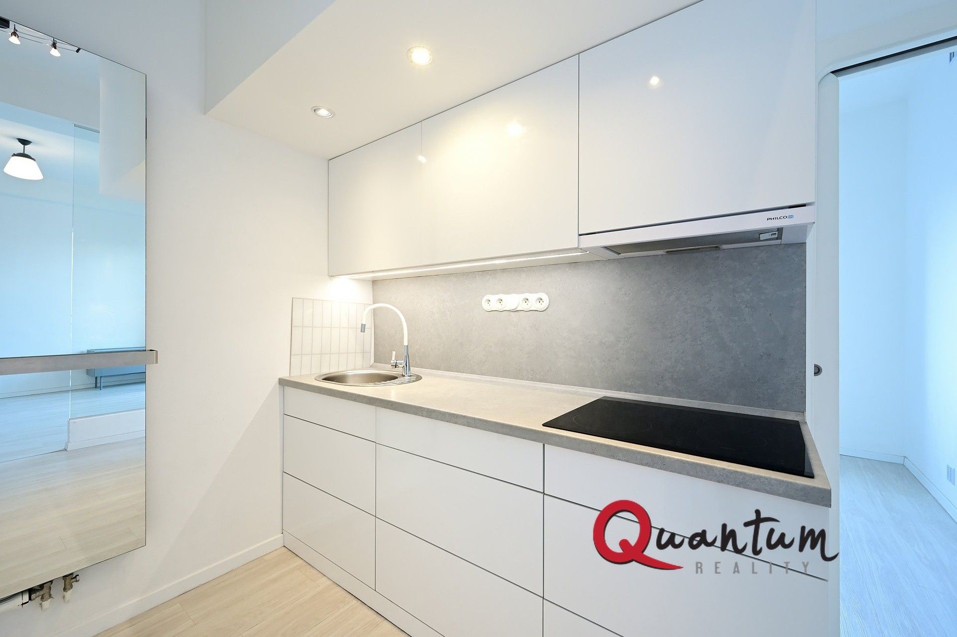 2+kk, Podolské nábřeží, Praha, 50 m²