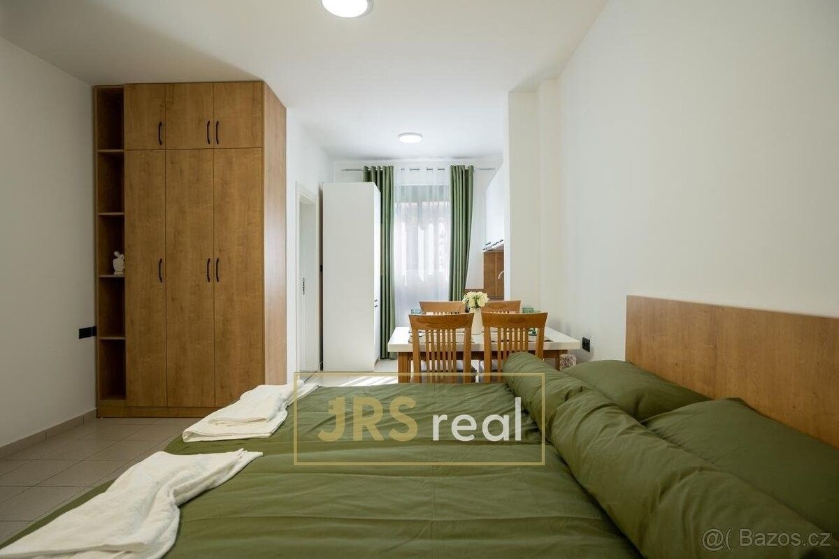 Byty, 987 66, Zahraničí