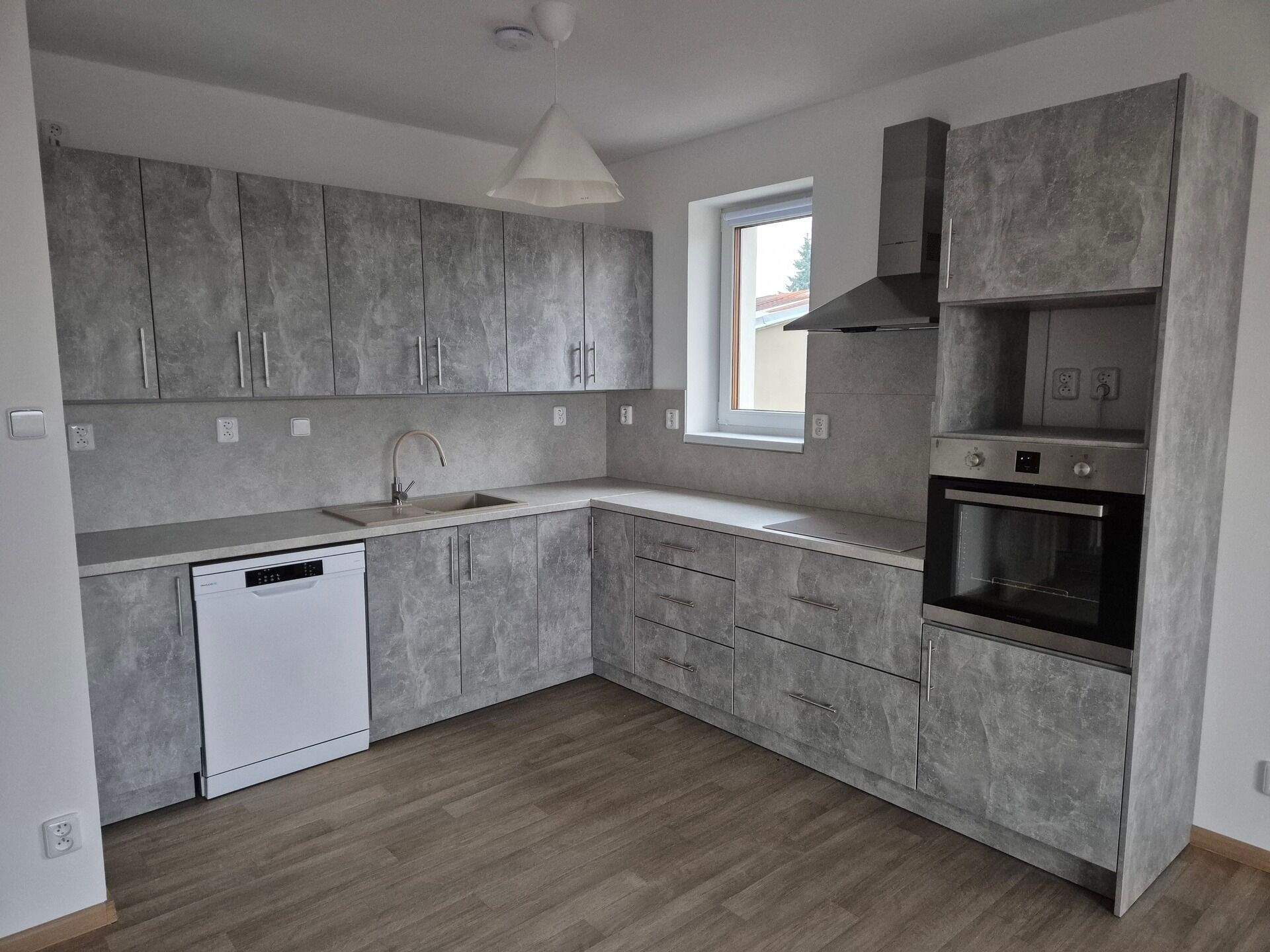 4+kk, Osvobození, Stochov, 99 m²