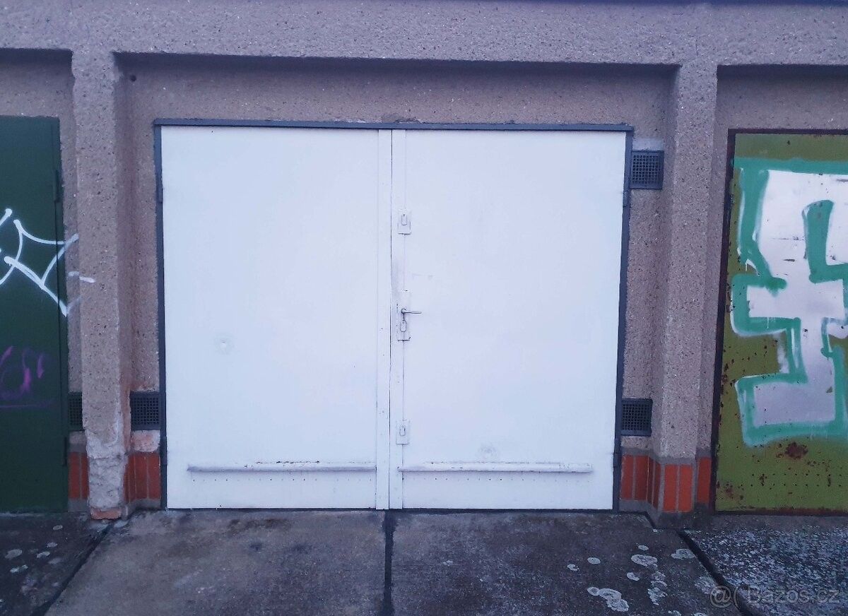 Garáže, Brno, 618 00