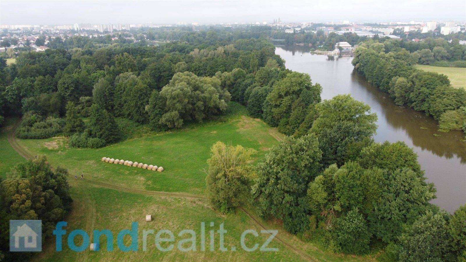 Prodej zemědělský pozemek - Hradec Králové, 1 381 m²