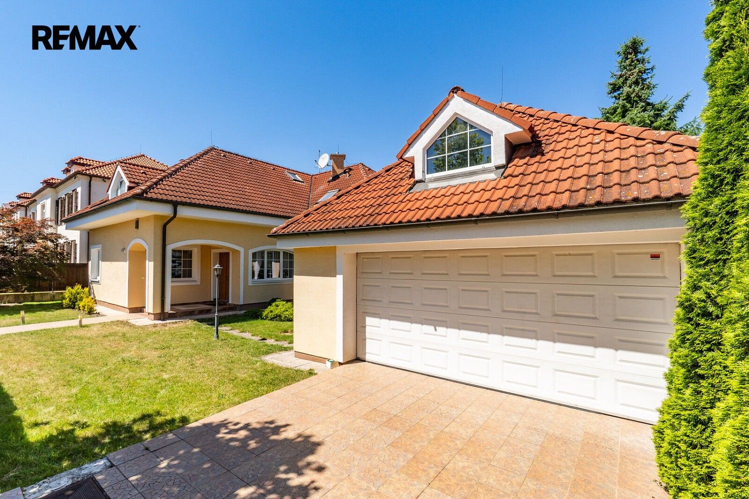 Rodinné domy, Průhonice, okres Praha-západ, Středočeský kraj, 280 m² - 2