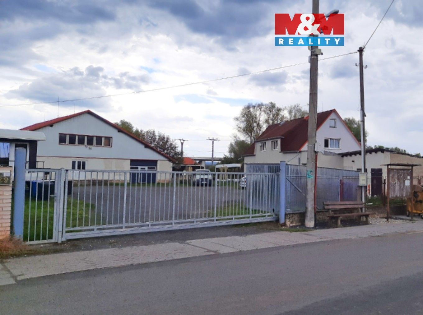 Garáže, Krupá, 18 m²