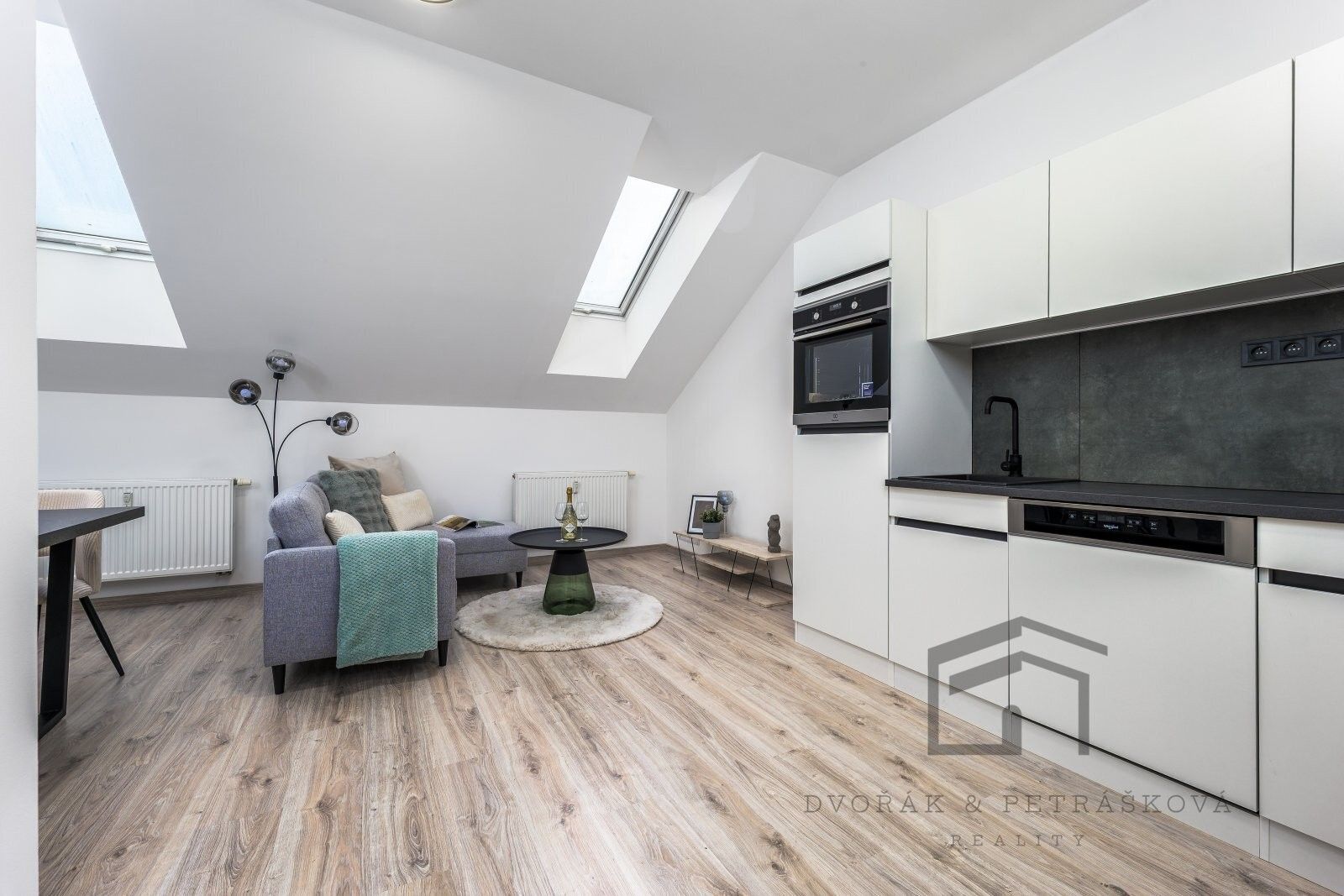 2+kk, Pod Labuťkou 949, Praha, 40 m²