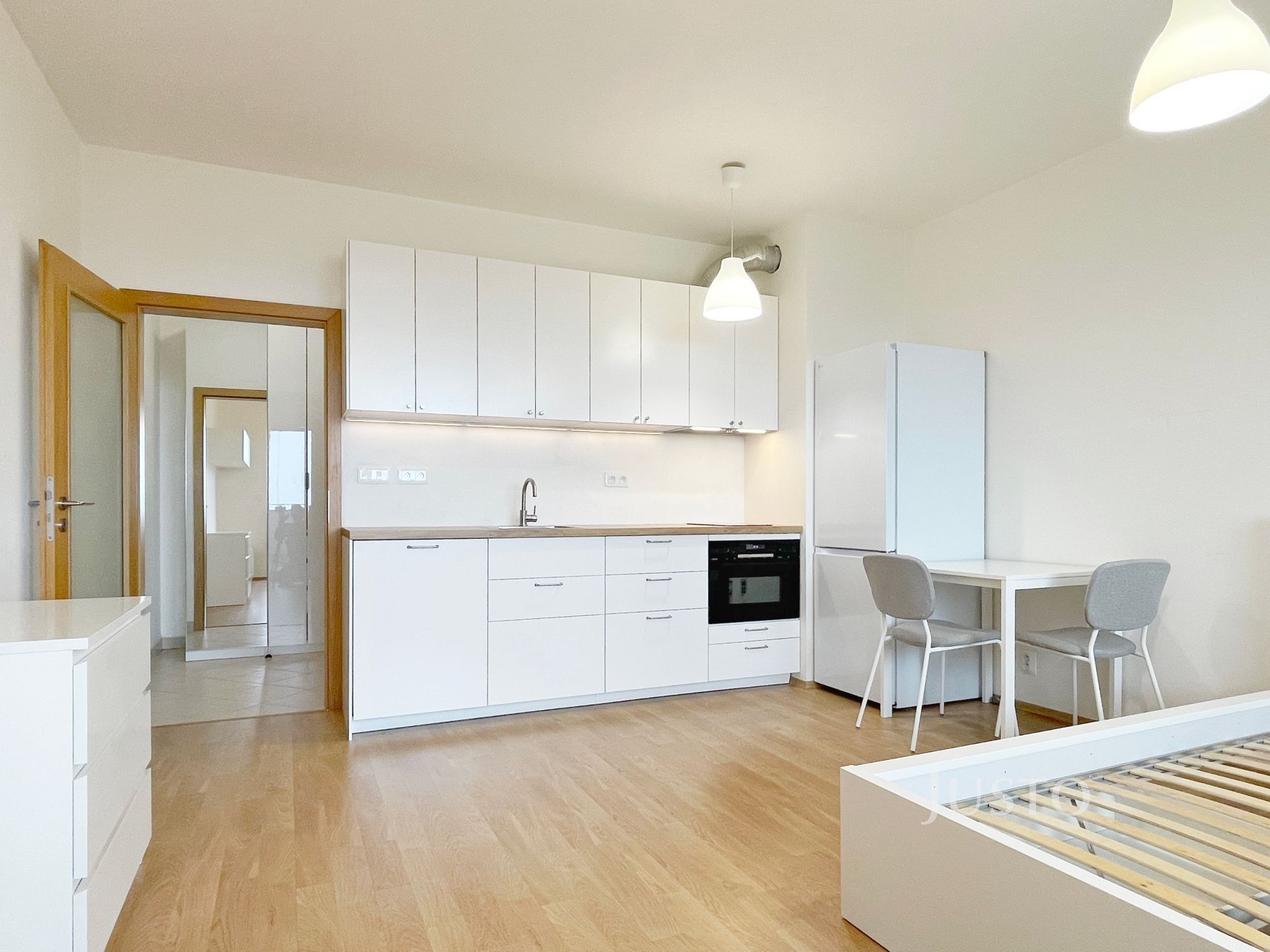 Pronájem byt 1+kk - Modenská, Praha, 29 m²