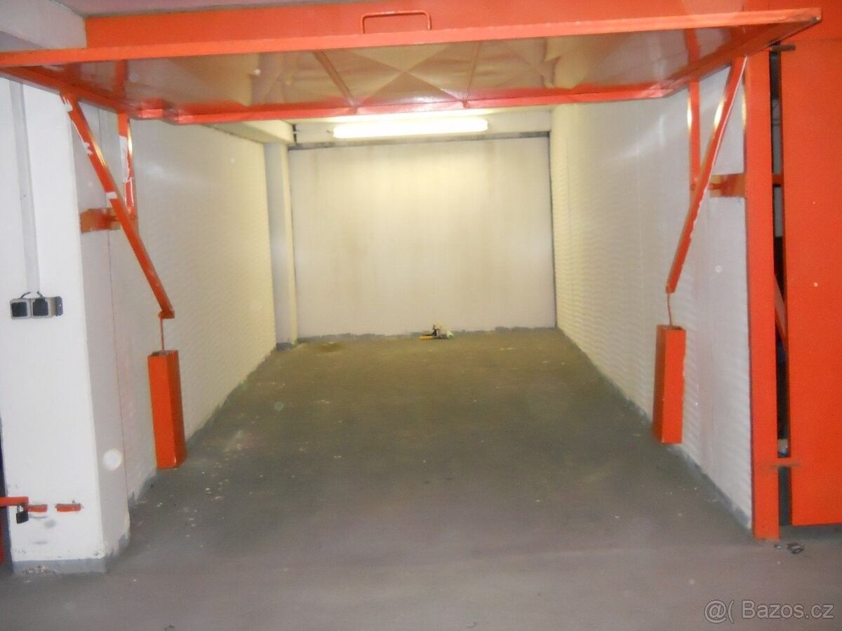 Garáže, Praha, 142 00