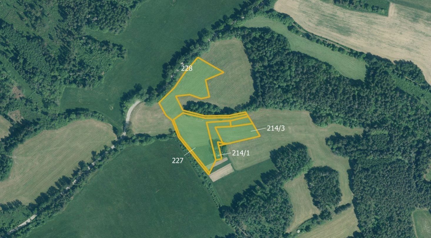 Zemědělské pozemky, Škůdra, Strašice