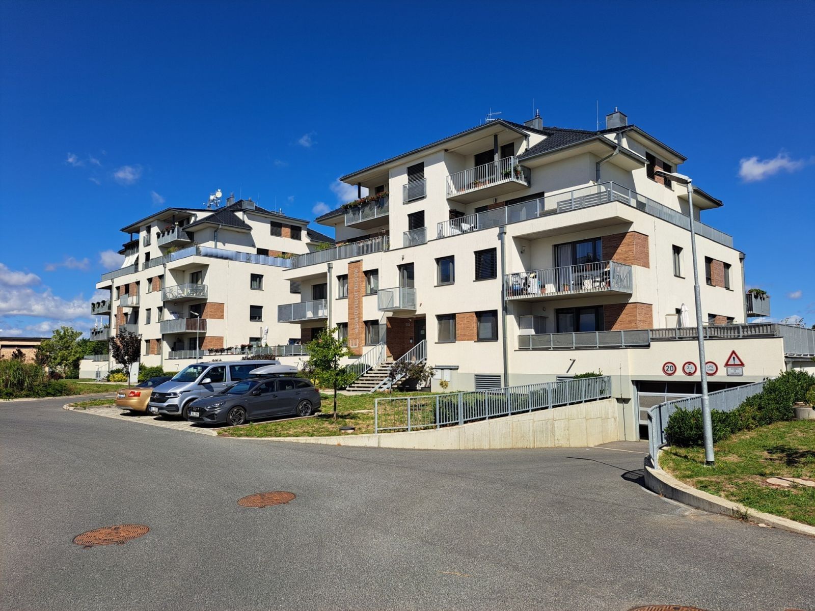Pronájem byt 3+kk - Želetická, Praha - Sobín, 76 m² - 2