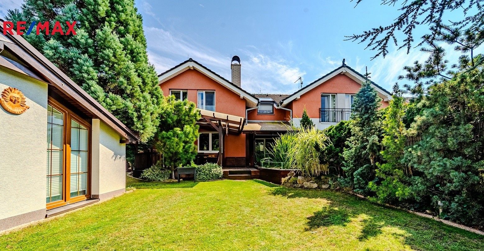 Prodej rodinný dům - Mratínská, Bašť, 199 m²