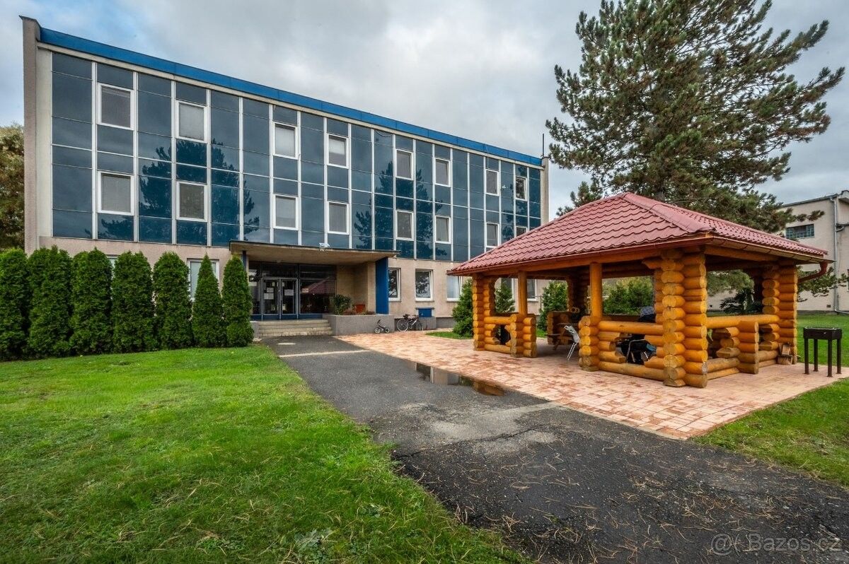 Byty, Chvaletice, 533 12