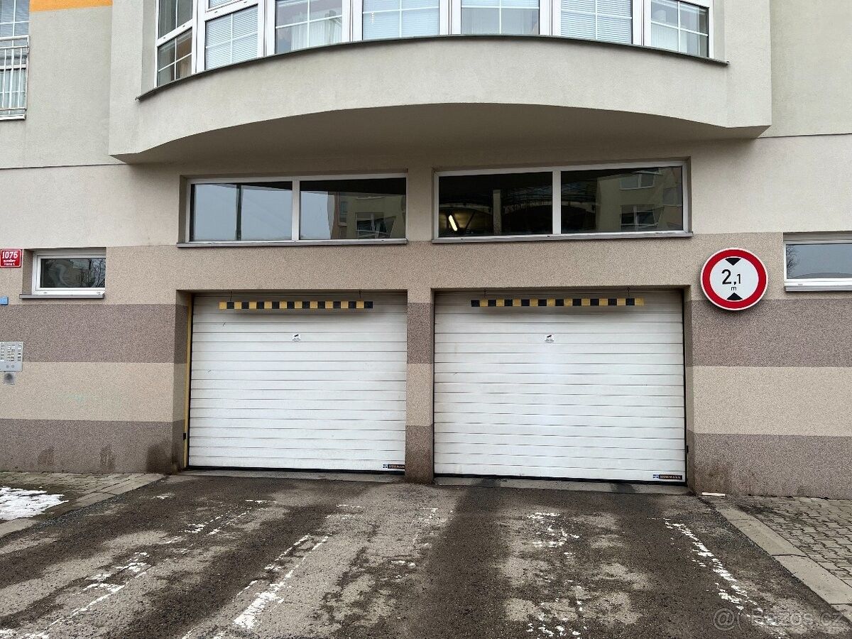 Garáže, Praha, 143 00