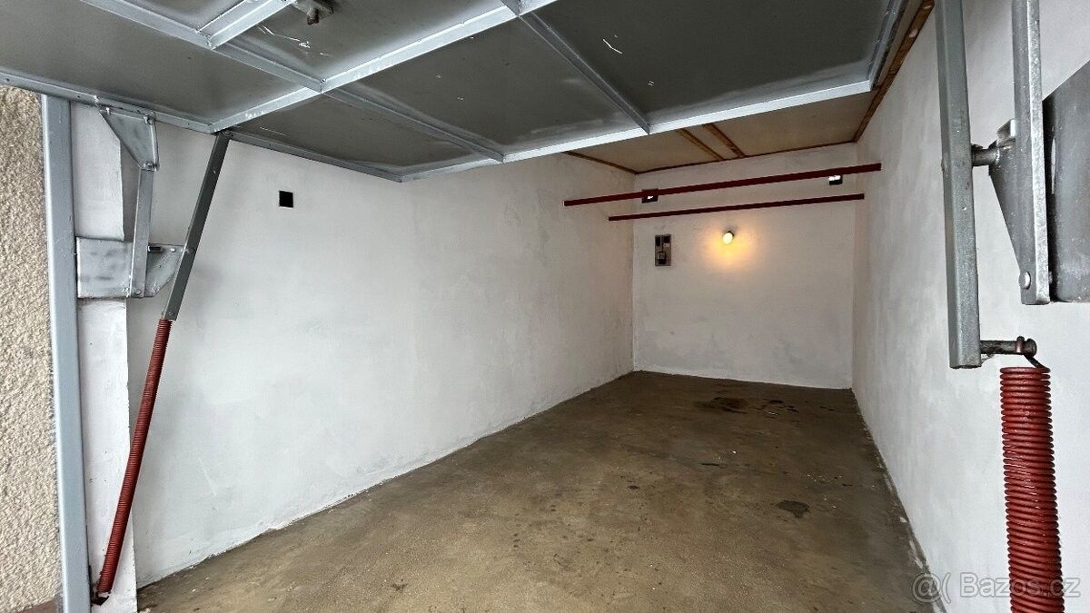 Garáže, Plzeň, 301 00