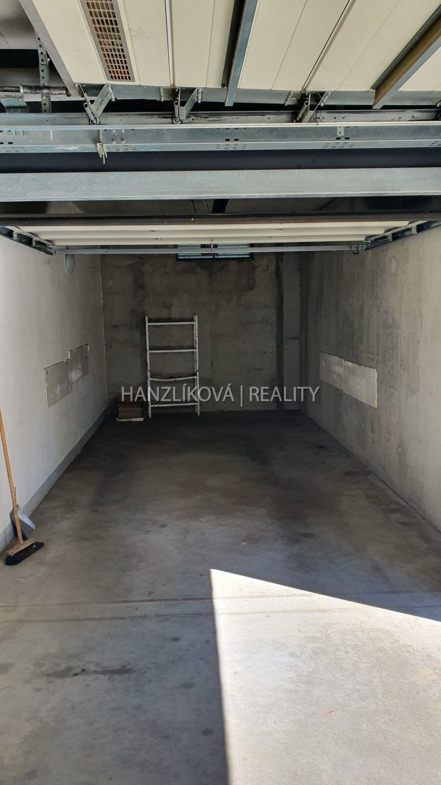 Pronájem garáž - Pasovská, České Budějovice, 18 m²