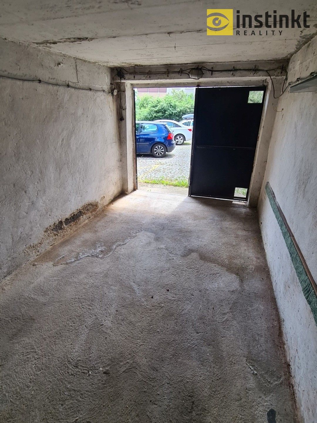 Pronájem garáž - Na Topolce, Praha, 16 m²