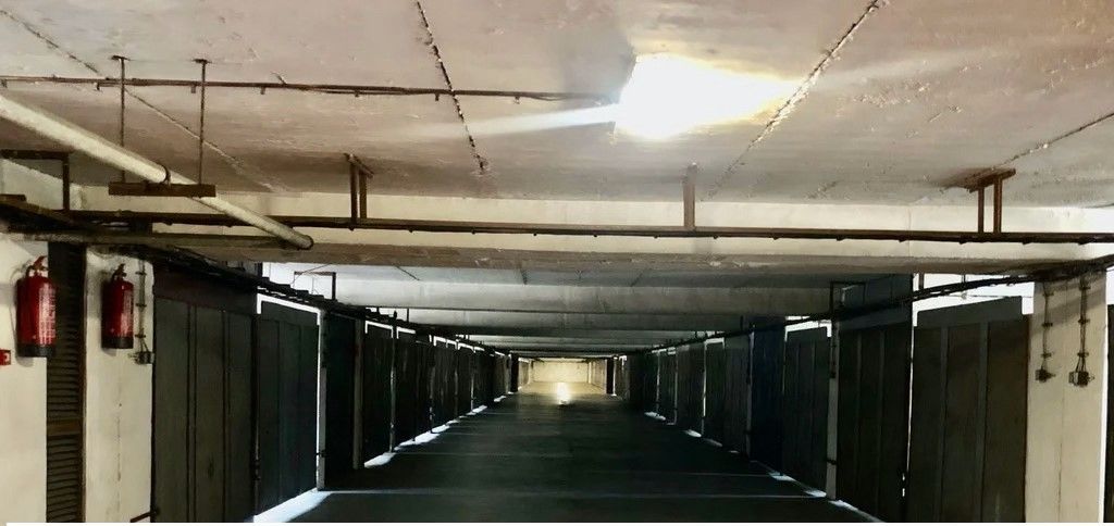 Garáž · 14,5 m² · Hviezdoslavova, Praha - 3