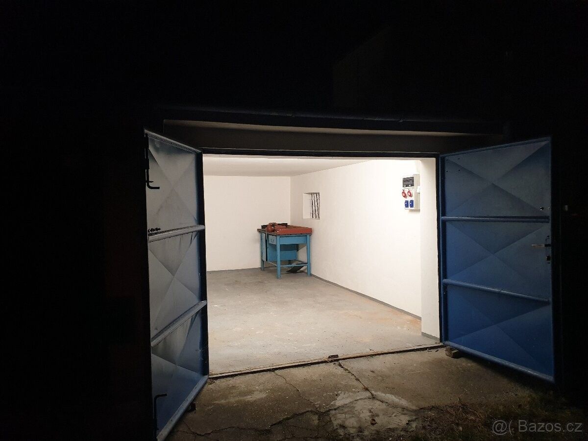Pronájem garáž - Hodonín, 695 01