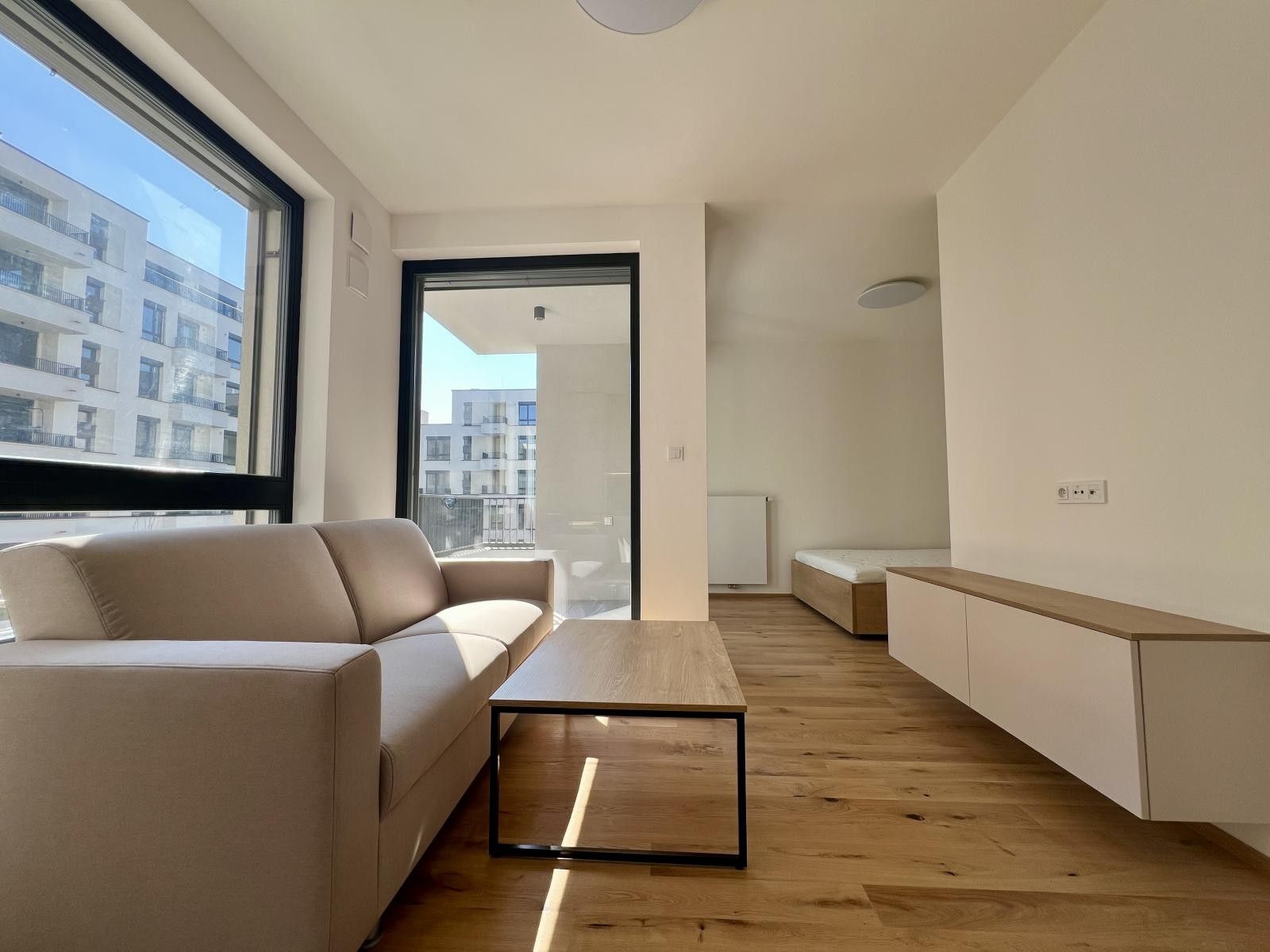 Pronájem byt 1+kk - Závišova, Praha, 33 m²