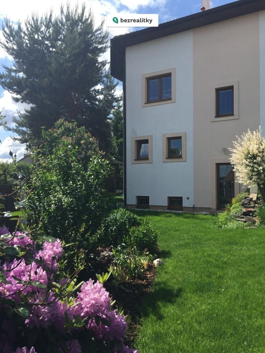 Prodej rodinný dům - Listopadová 371, Praha, 240 m²