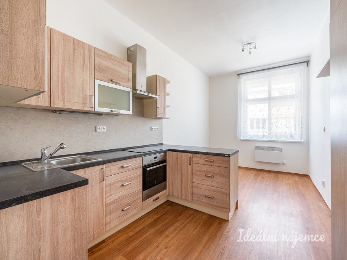2+kk, Slezská, Praha, 48 m²