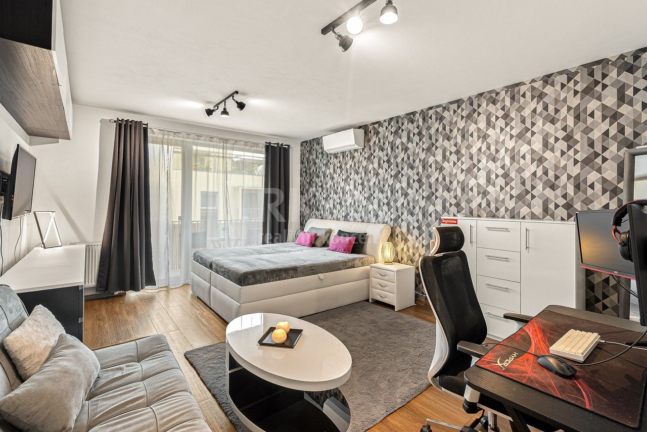 Prodej byt 2+kk - Rýnská, Praha, 54 m²