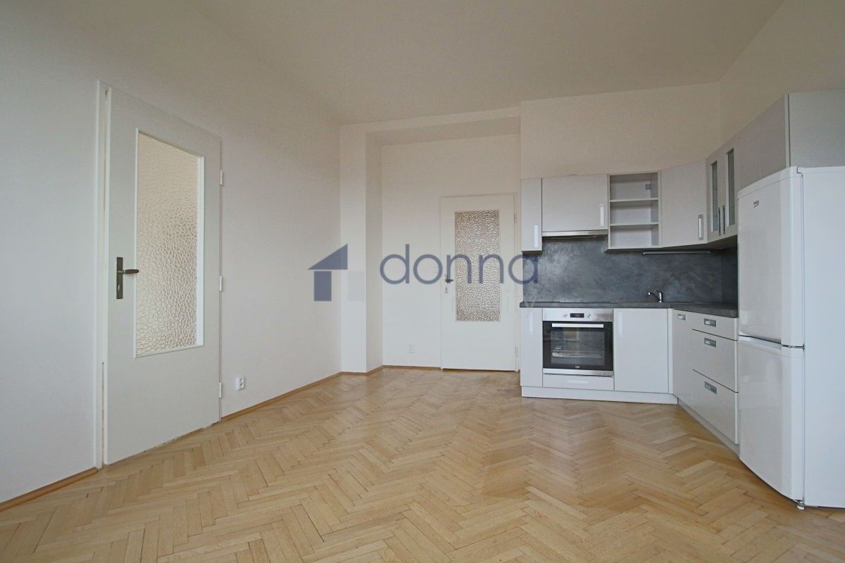 Pronájem byt 2+kk - Šrobárova, Praha, 68 m²