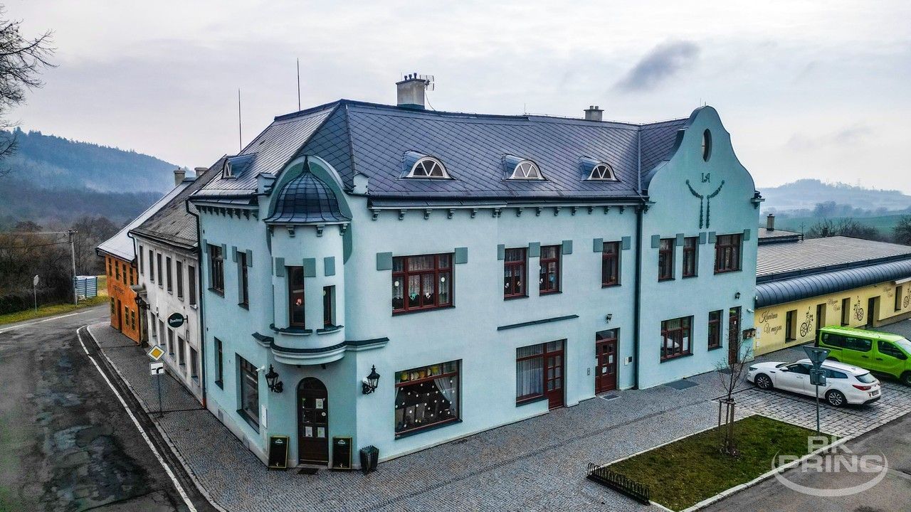 Prodej dům - Náměstí, Valeč, 450 m²