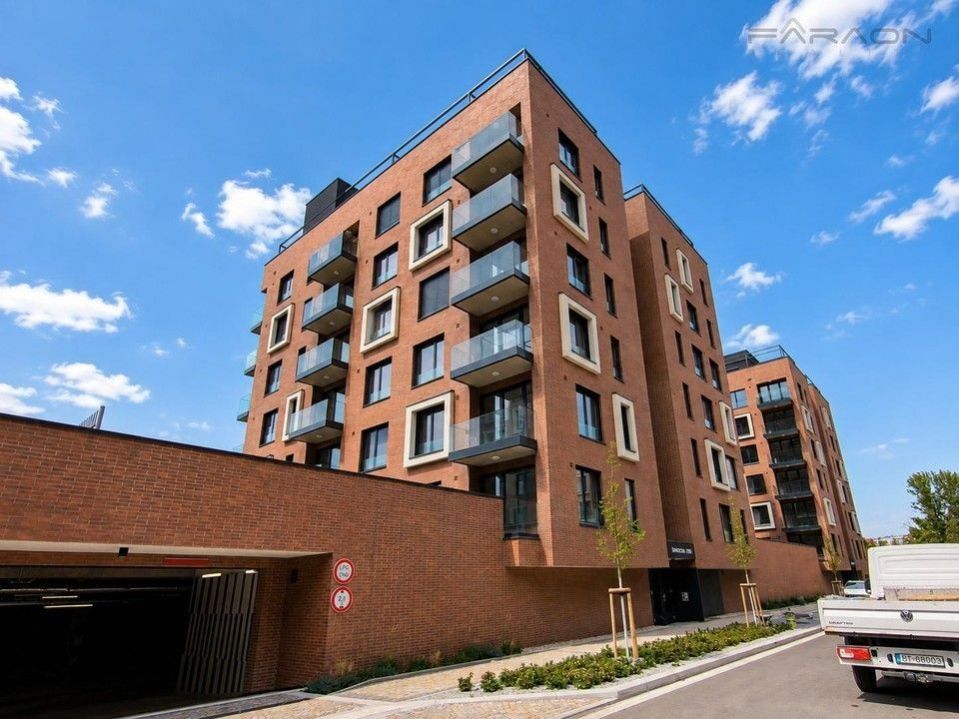 2+kk, Švarcova,Praha 8, Karlín, 55 m² - 1